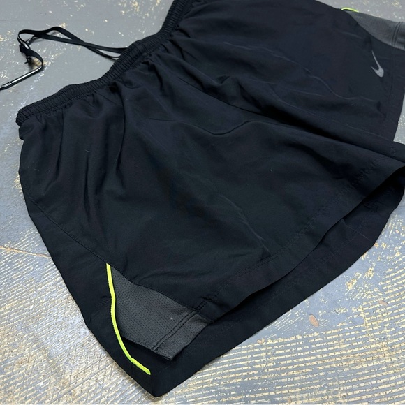 Nike Challenger 7” Running Shorts 644232-010 Dri-Fit Large Volt Flex - Picture 5 of 12